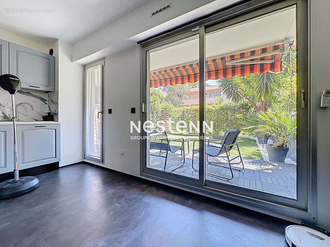 Appartement à VALLAURIS