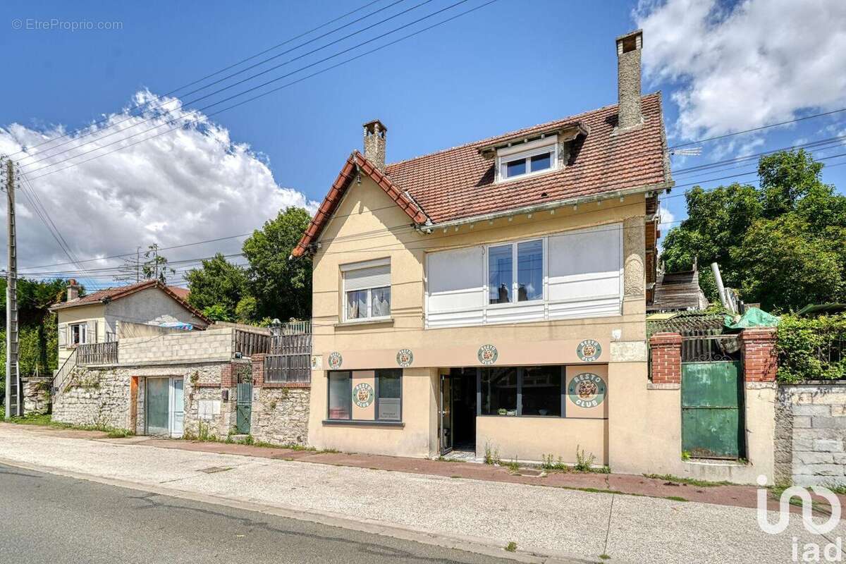 Photo 2 - Commerce à JUZIERS