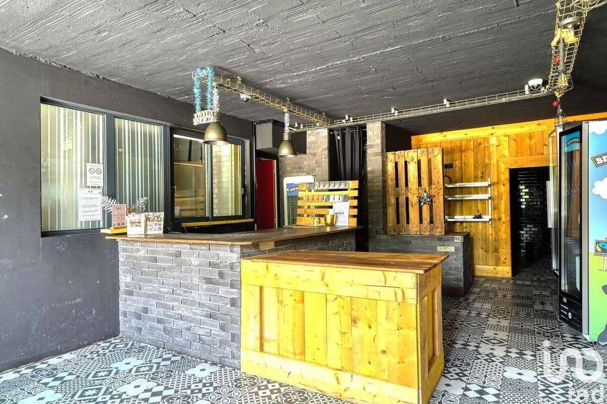 Photo 3 - Commerce à JUZIERS