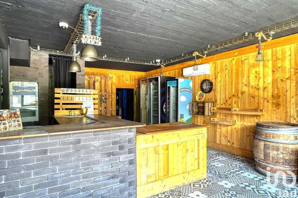 Photo 4 - Commerce à JUZIERS