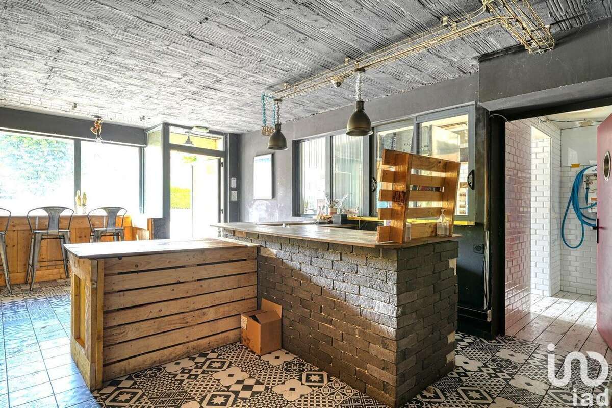 Photo 7 - Commerce à JUZIERS