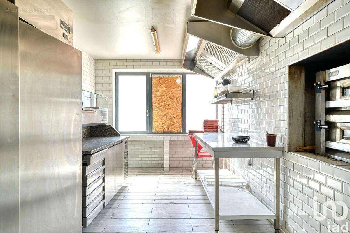 Photo 8 - Commerce à JUZIERS