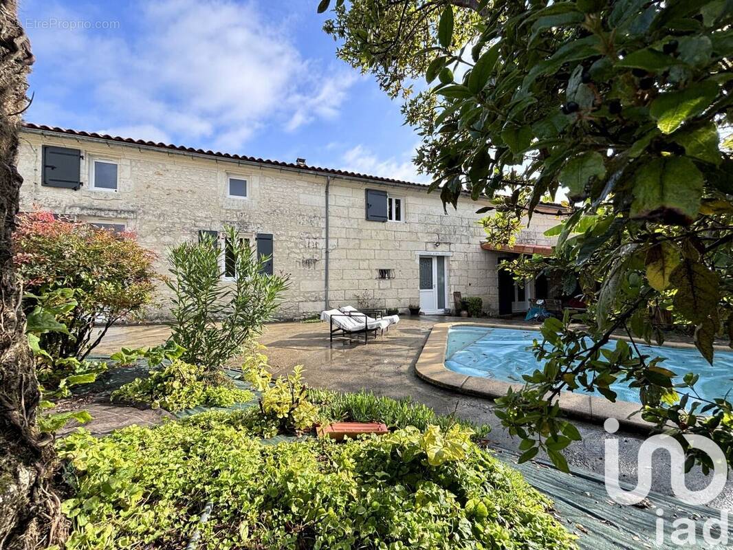 Photo 1 - Maison à SAINTES