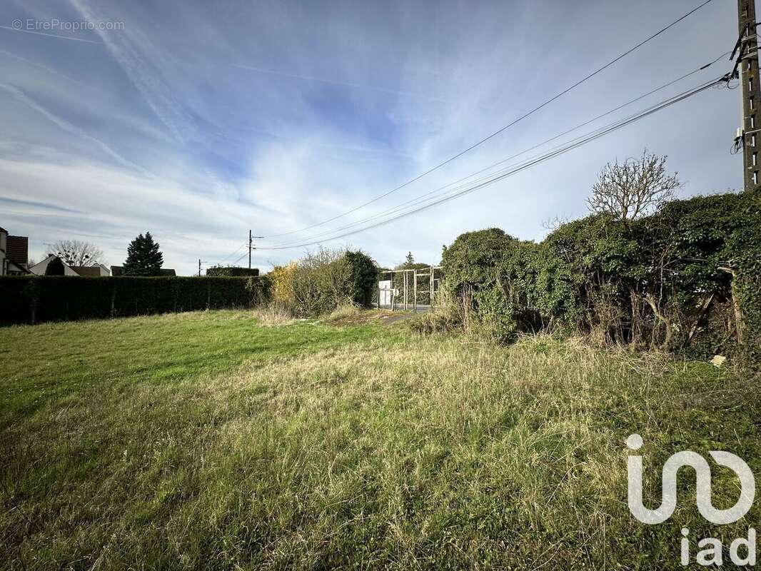 Photo 3 - Terrain à THIERS-SUR-THEVE