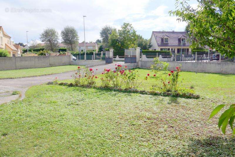 Terrain à ELANCOURT