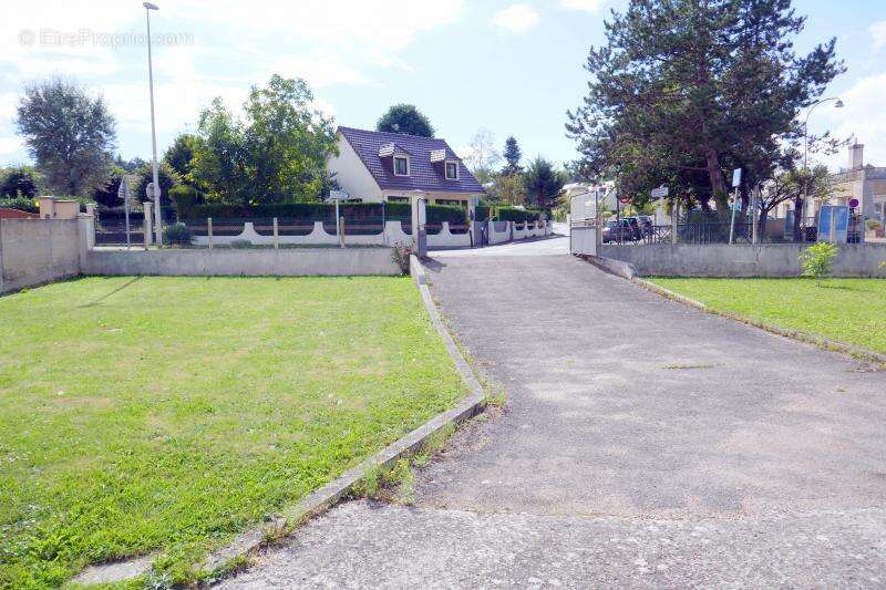 Terrain à ELANCOURT