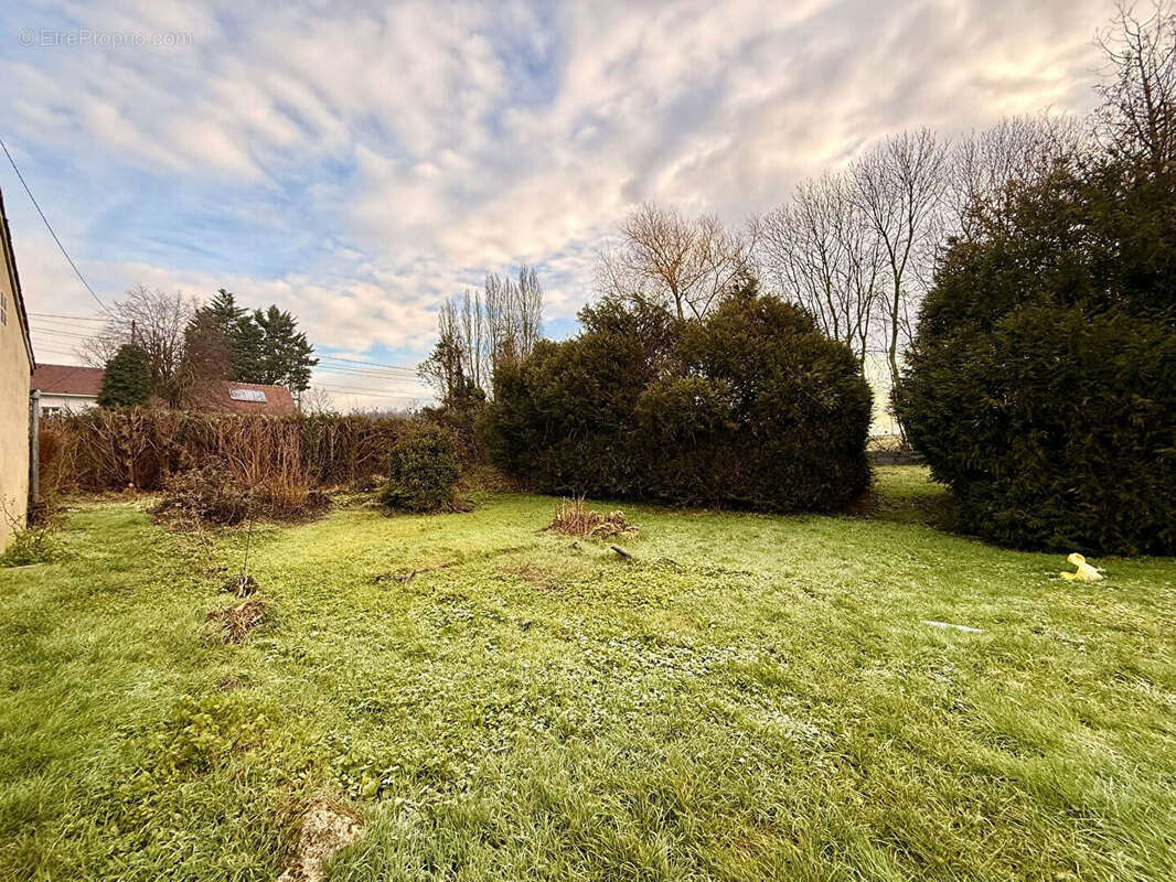 Maison à SAINT-CYR-SUR-MORIN