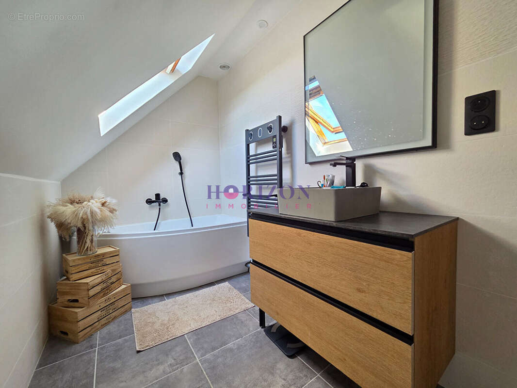 Maison à LA CHAPELLE-EN-SERVAL