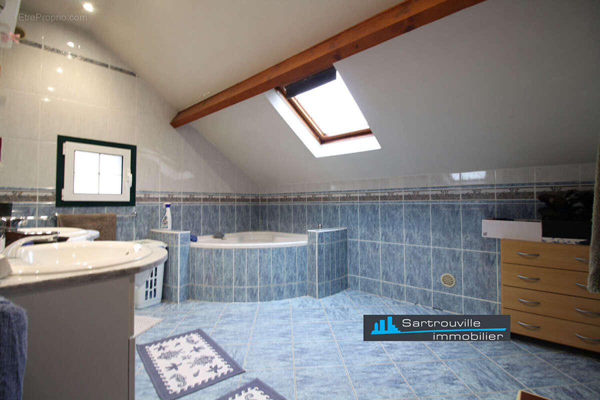 Maison à SARTROUVILLE