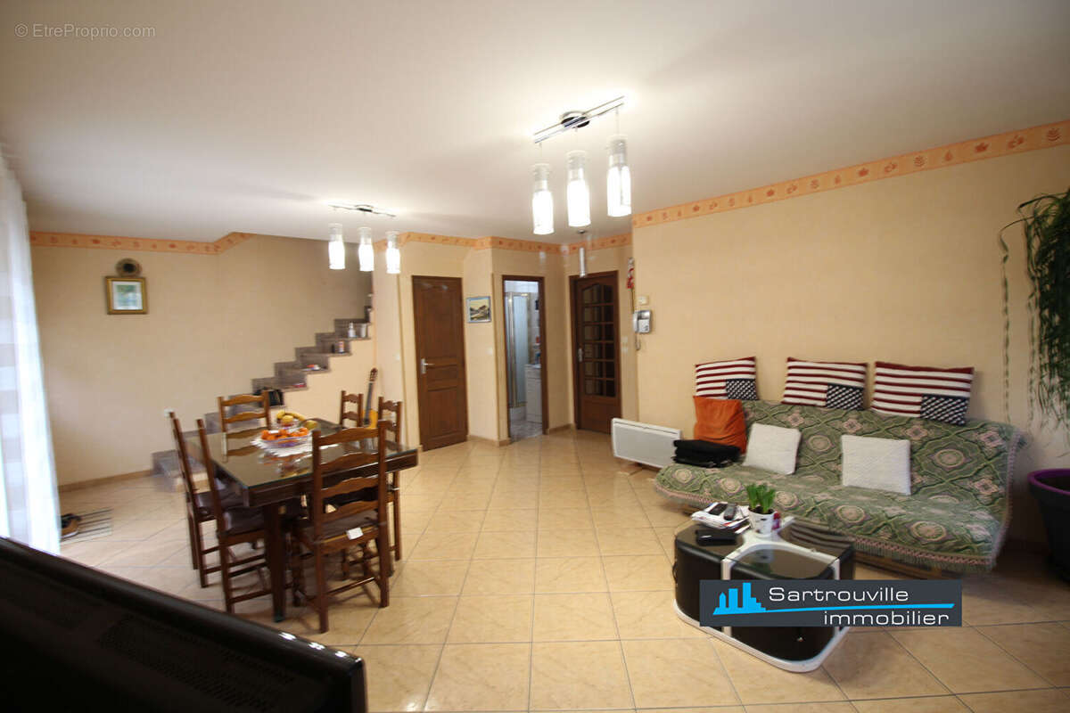 Maison à SARTROUVILLE