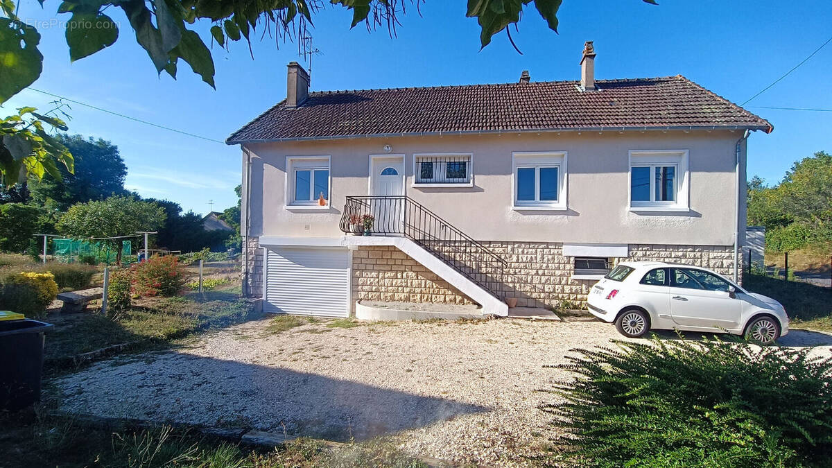 Maison à VARENNES-VAUZELLES