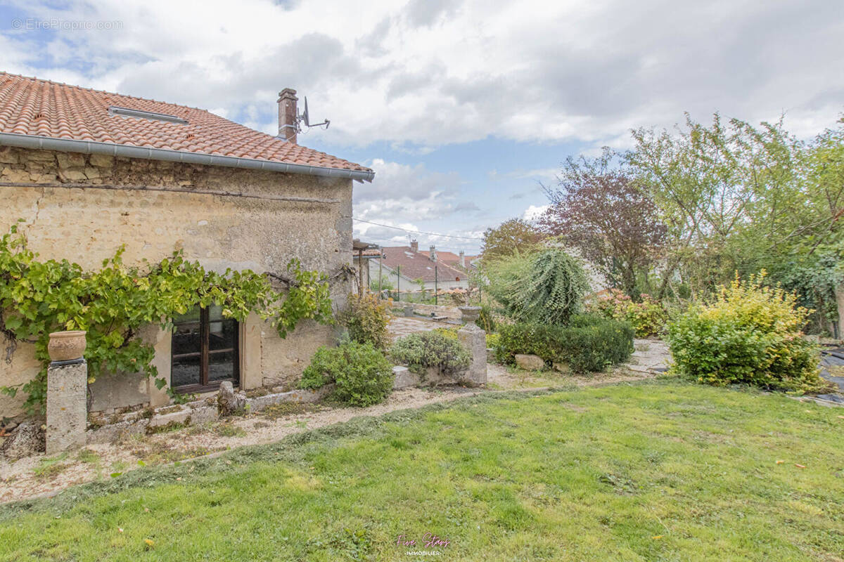Maison à BUXIERES-SOUS-LES-COTES