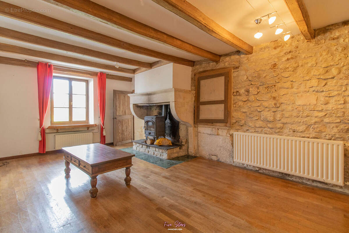 Maison à BUXIERES-SOUS-LES-COTES