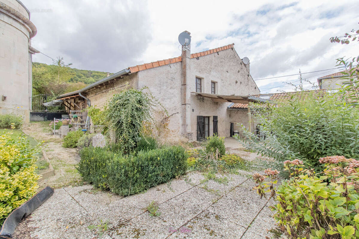 Maison à BUXIERES-SOUS-LES-COTES