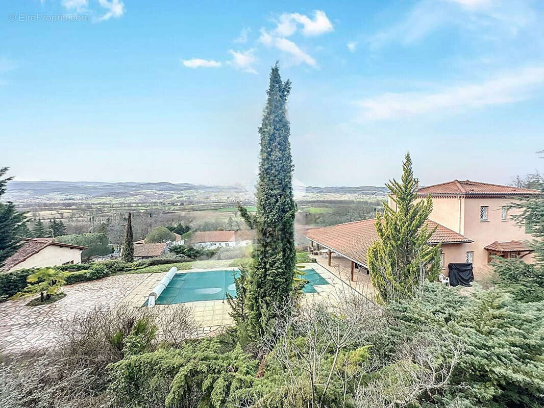 Maison à CHALAIN-D&#039;UZORE