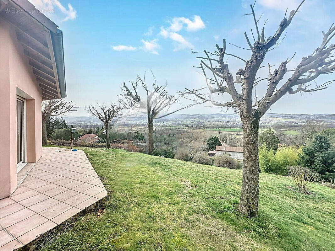 Maison à CHALAIN-D&#039;UZORE