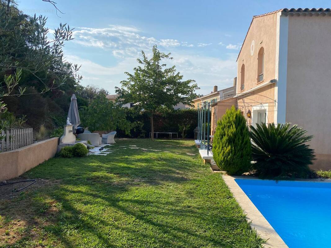 Maison à ROQUEBRUNE-SUR-ARGENS