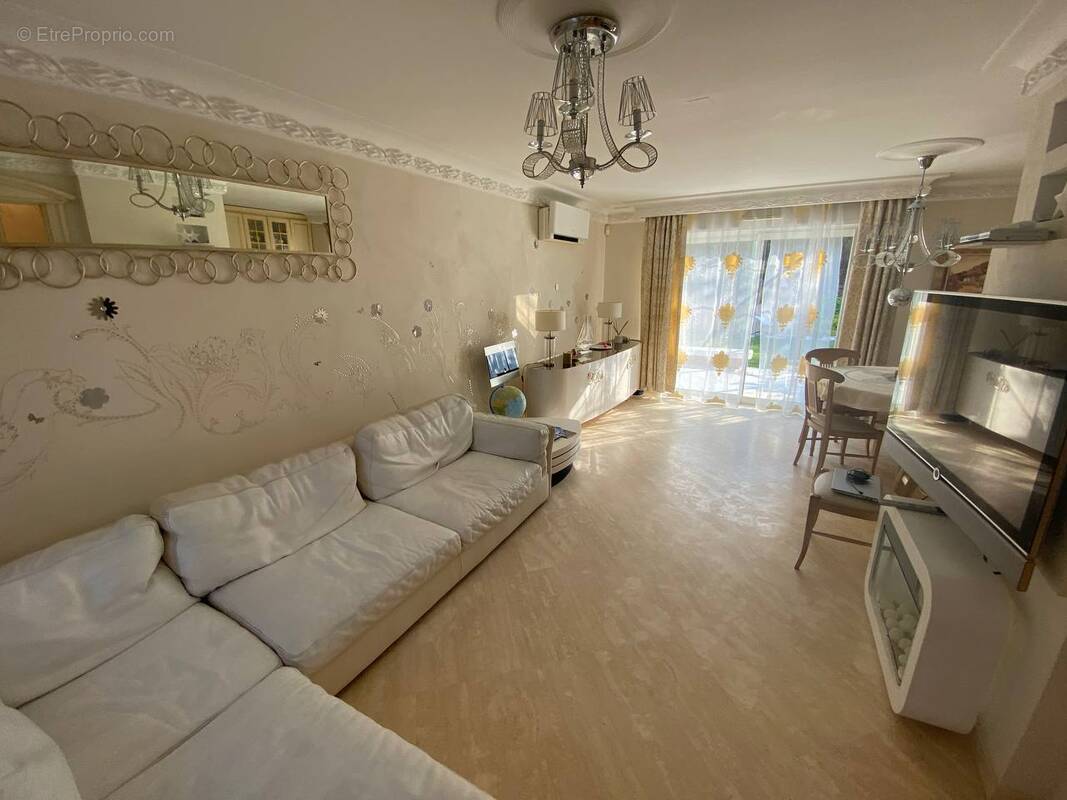 Maison à ROQUEBRUNE-SUR-ARGENS