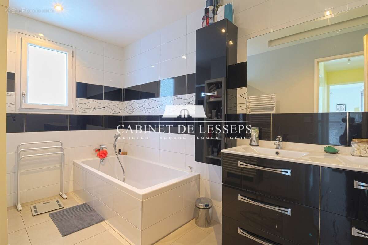 Maison à LARRESSORE