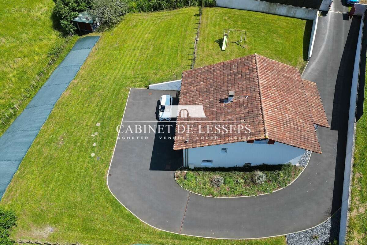 Maison à LARRESSORE