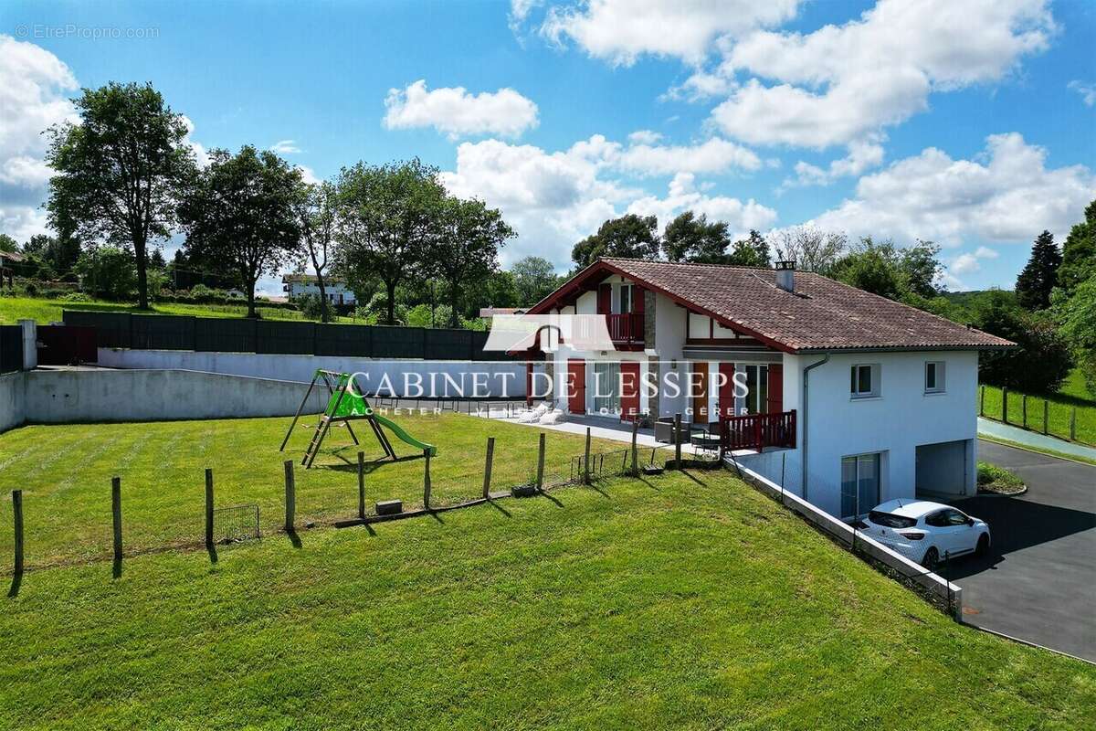 Maison à LARRESSORE