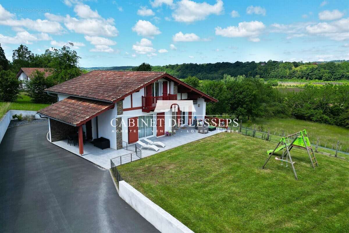 Maison à LARRESSORE