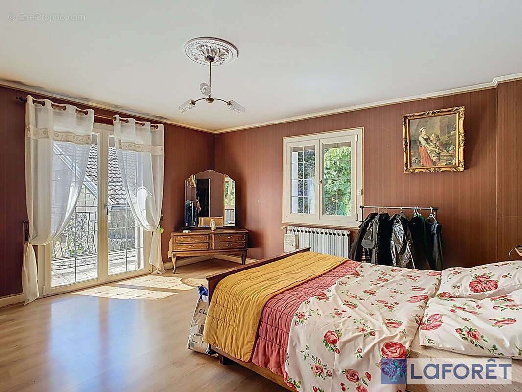 Maison à MANDRES-LA-COTE