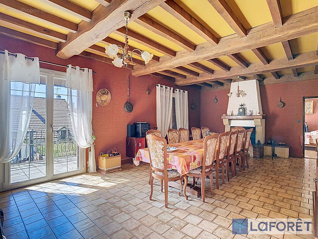 Maison à MANDRES-LA-COTE