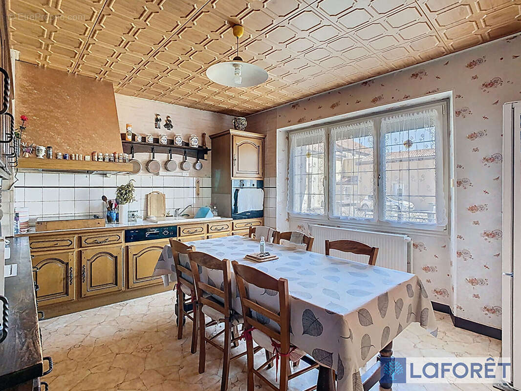 Maison à MANDRES-LA-COTE