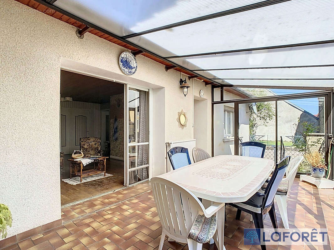 Maison à MANDRES-LA-COTE