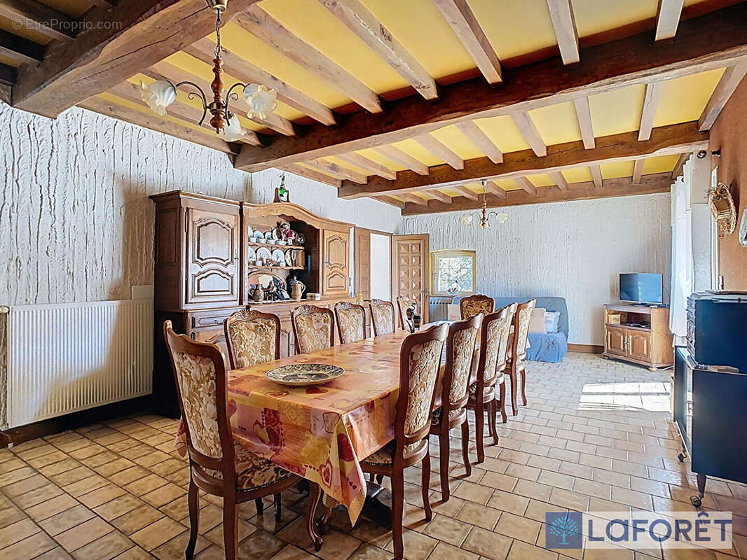 Maison à MANDRES-LA-COTE