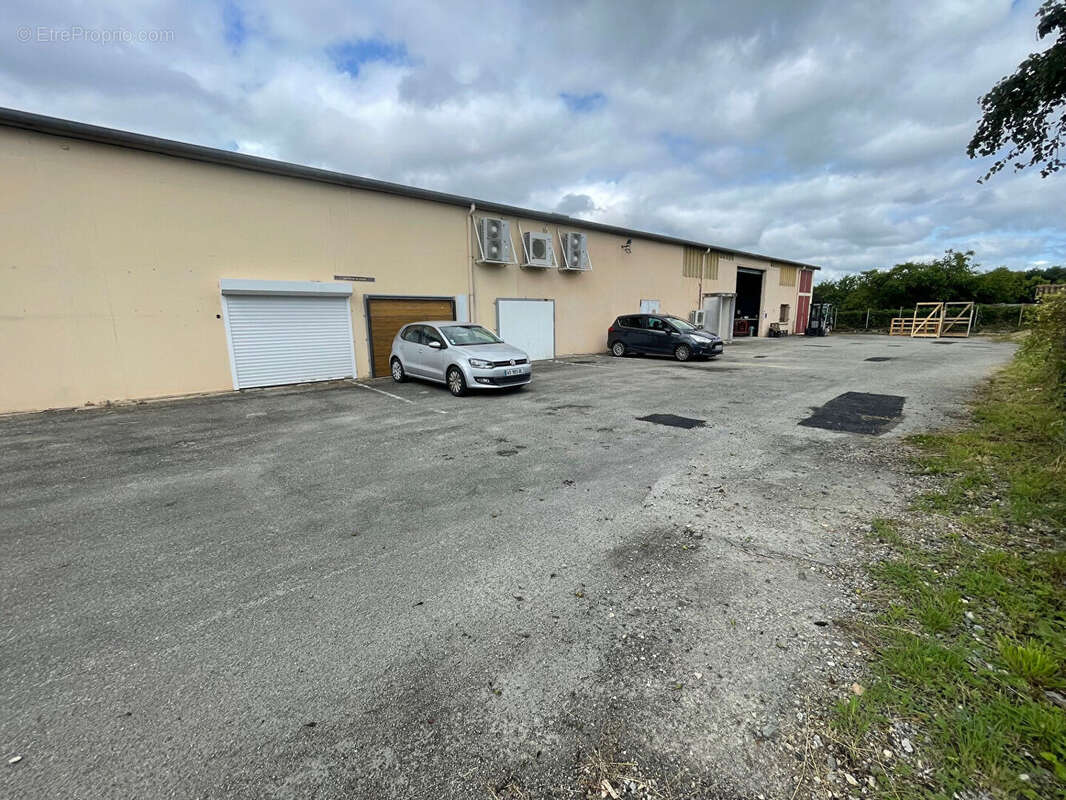 Commerce à VERNIOLLE