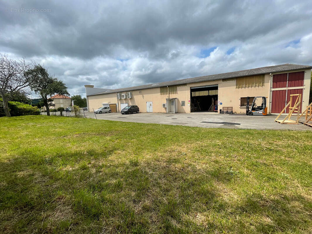 Commerce à VERNIOLLE