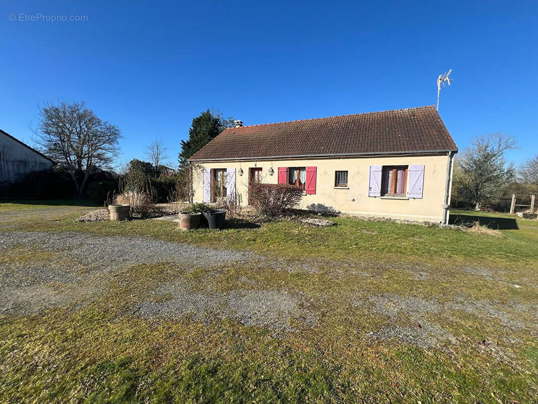 Maison à LA CHAPELLE-HUGON