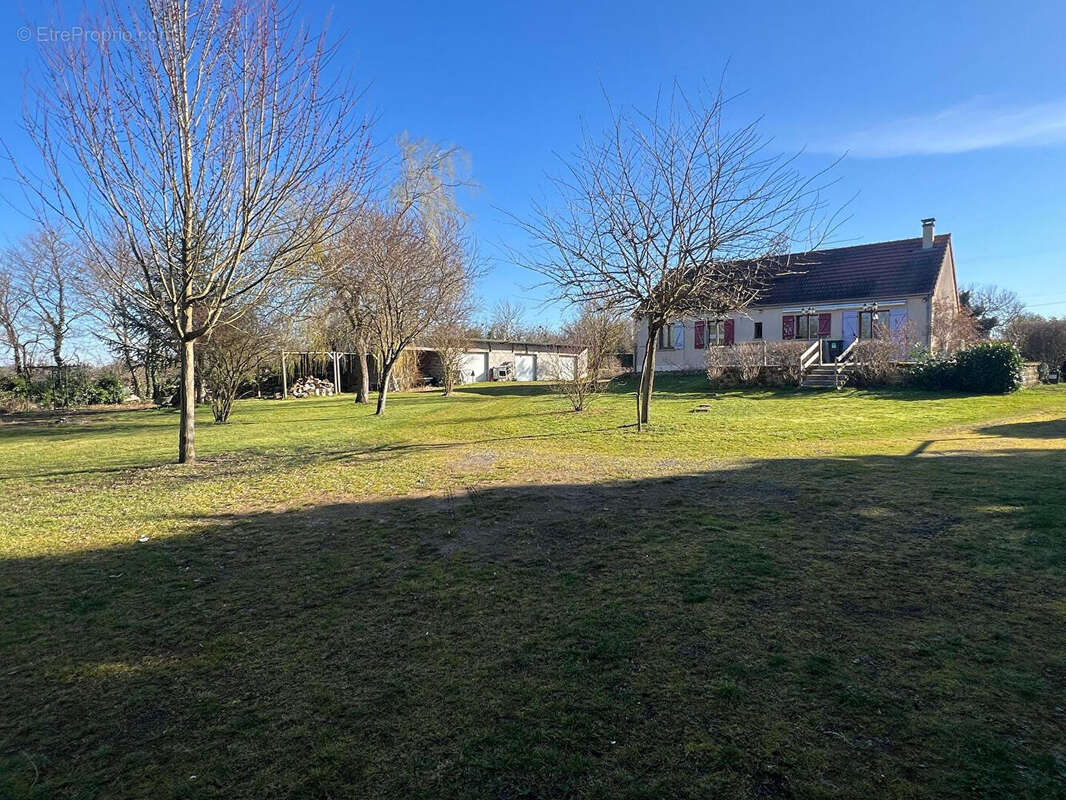 Maison à LA CHAPELLE-HUGON