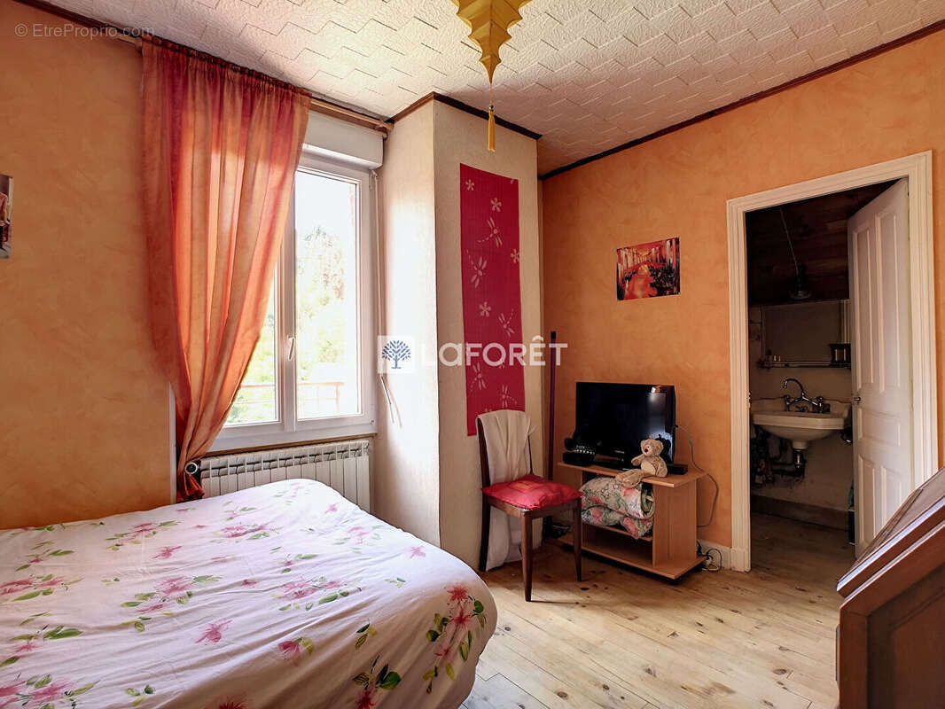 Maison à LE MALZIEU-VILLE