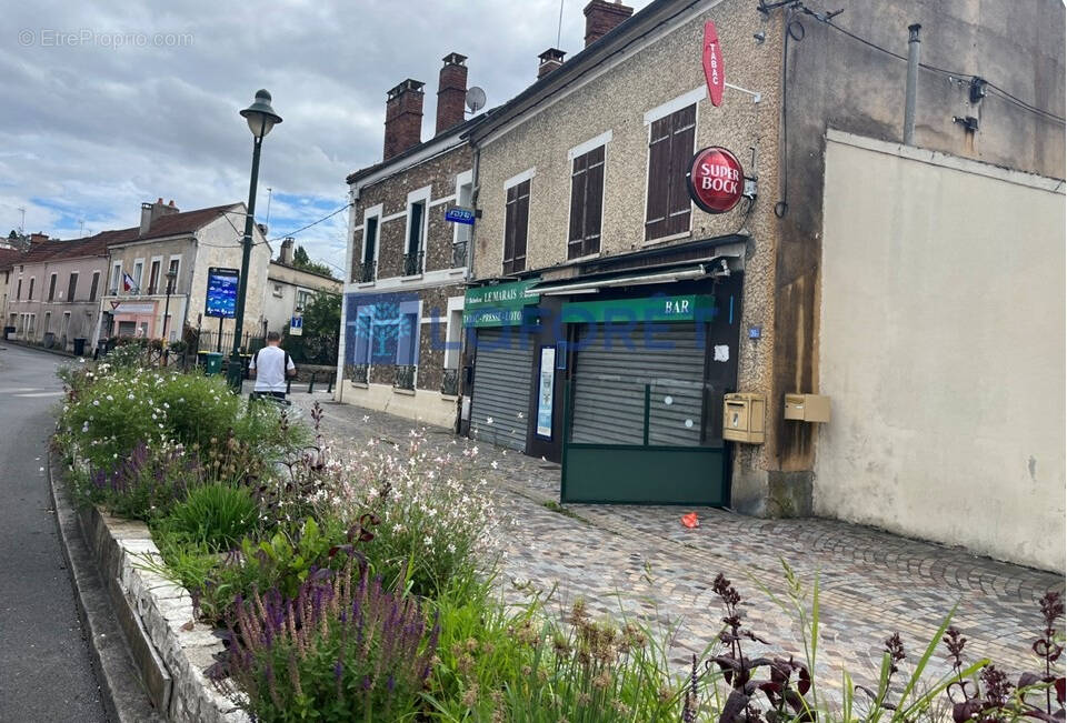 Commerce à CORBEIL-ESSONNES