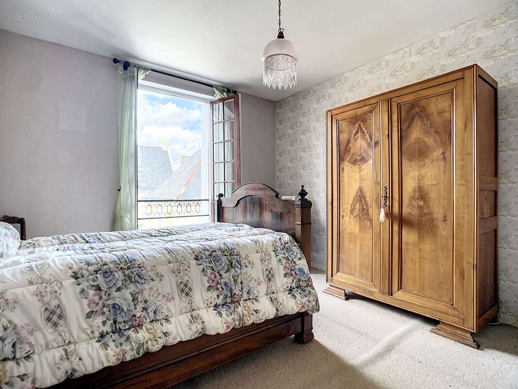 Maison à MONTREUIL-BELLAY