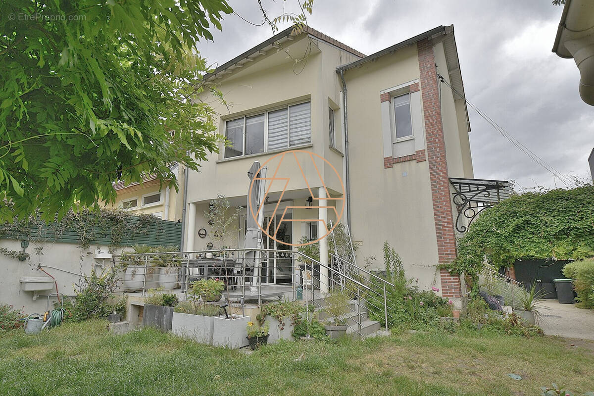 Maison à SAINT-MAUR-DES-FOSSES