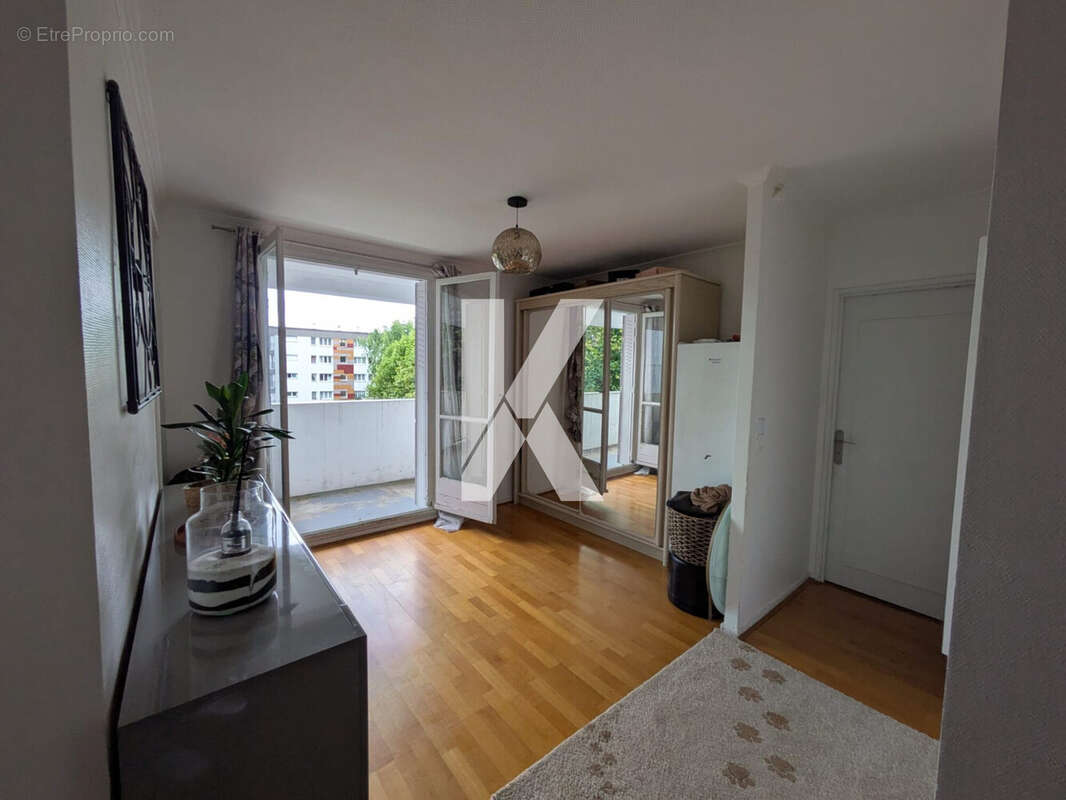 Chambre 3 - Appartement à SAINT-GRATIEN