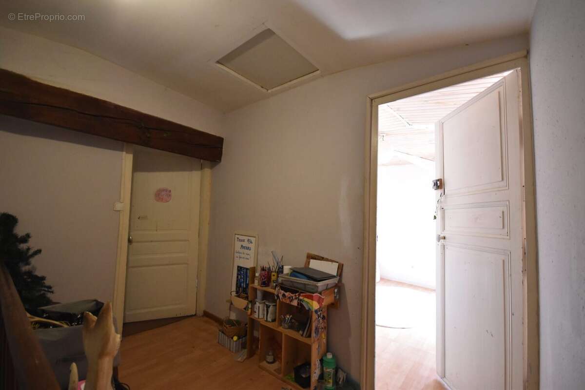 Hall a niveau des chambres - Maison à FA