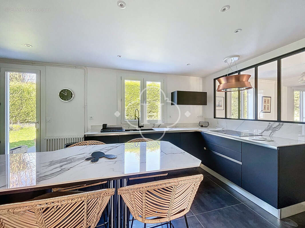 Maison à SAINT-NOM-LA-BRETECHE