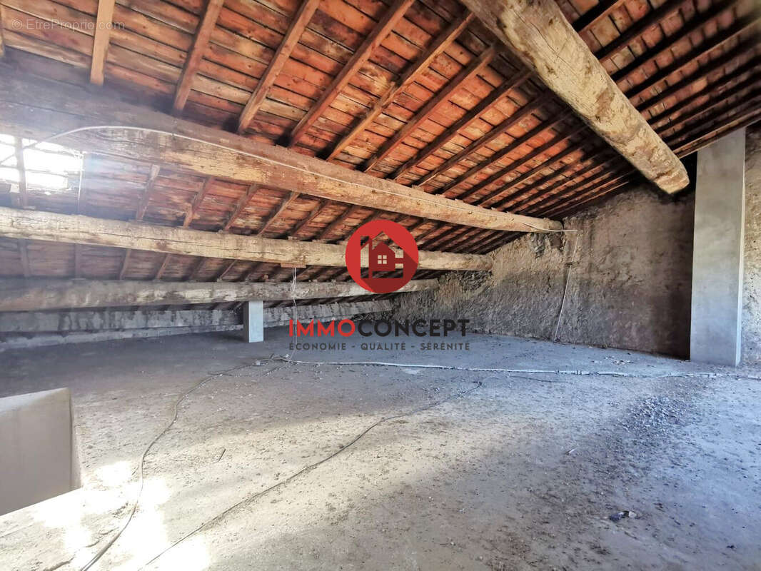 Appartement à BAGNOLS-SUR-CEZE