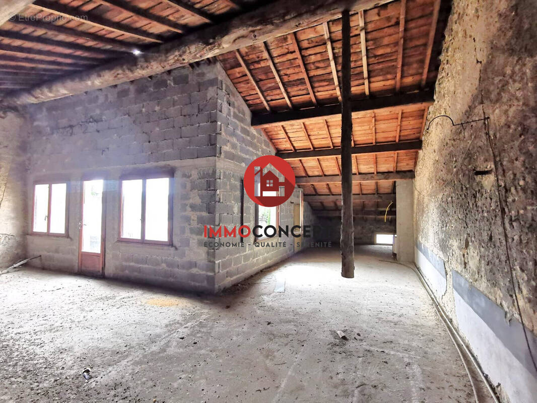 Appartement à BAGNOLS-SUR-CEZE