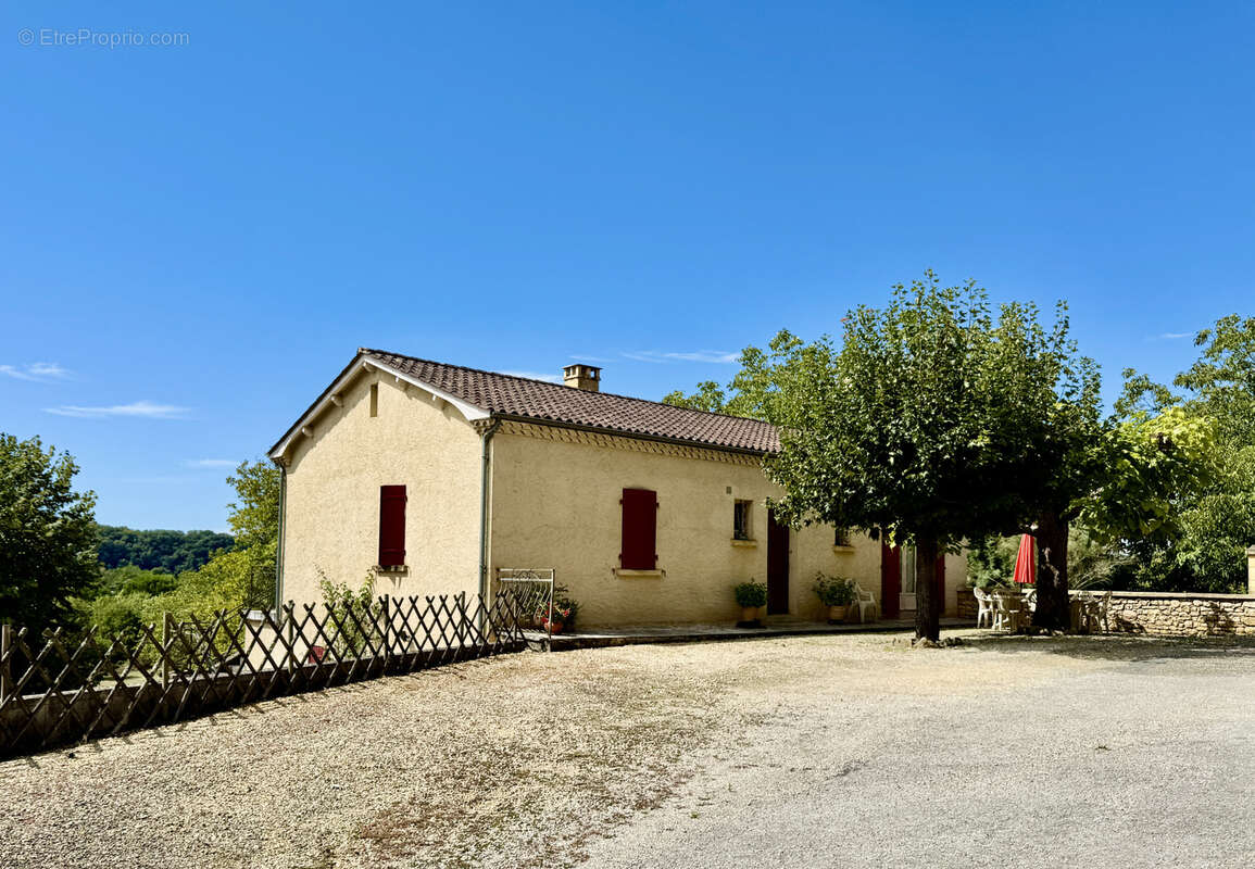 Maison à CARSAC-AILLAC