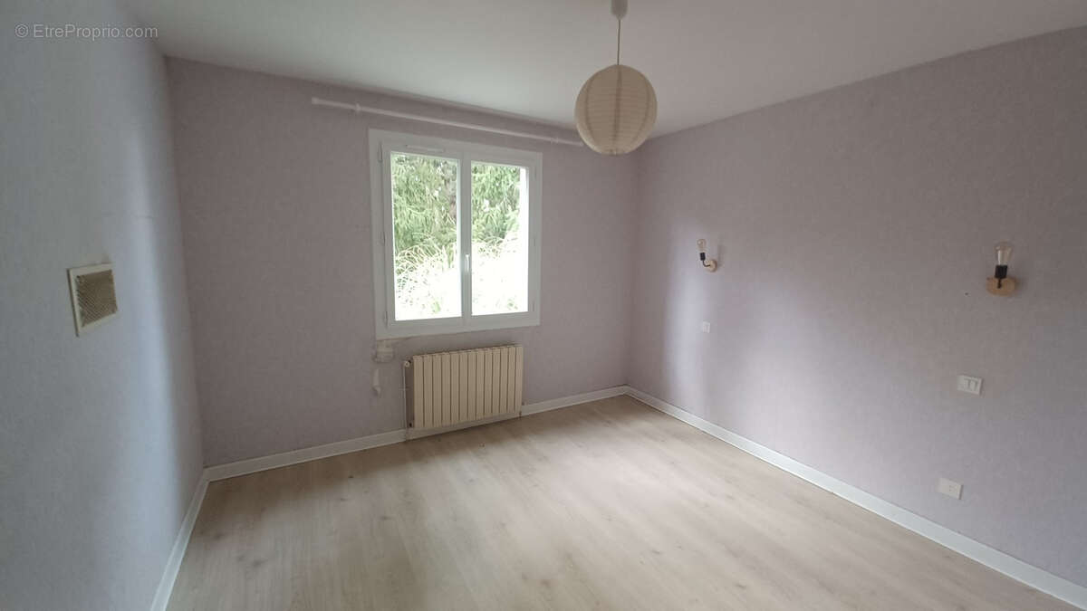 Maison à SAINT-NAZAIRE-DE-VALENTANE