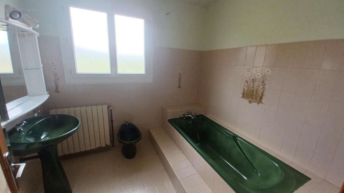 Maison à SAINT-NAZAIRE-DE-VALENTANE