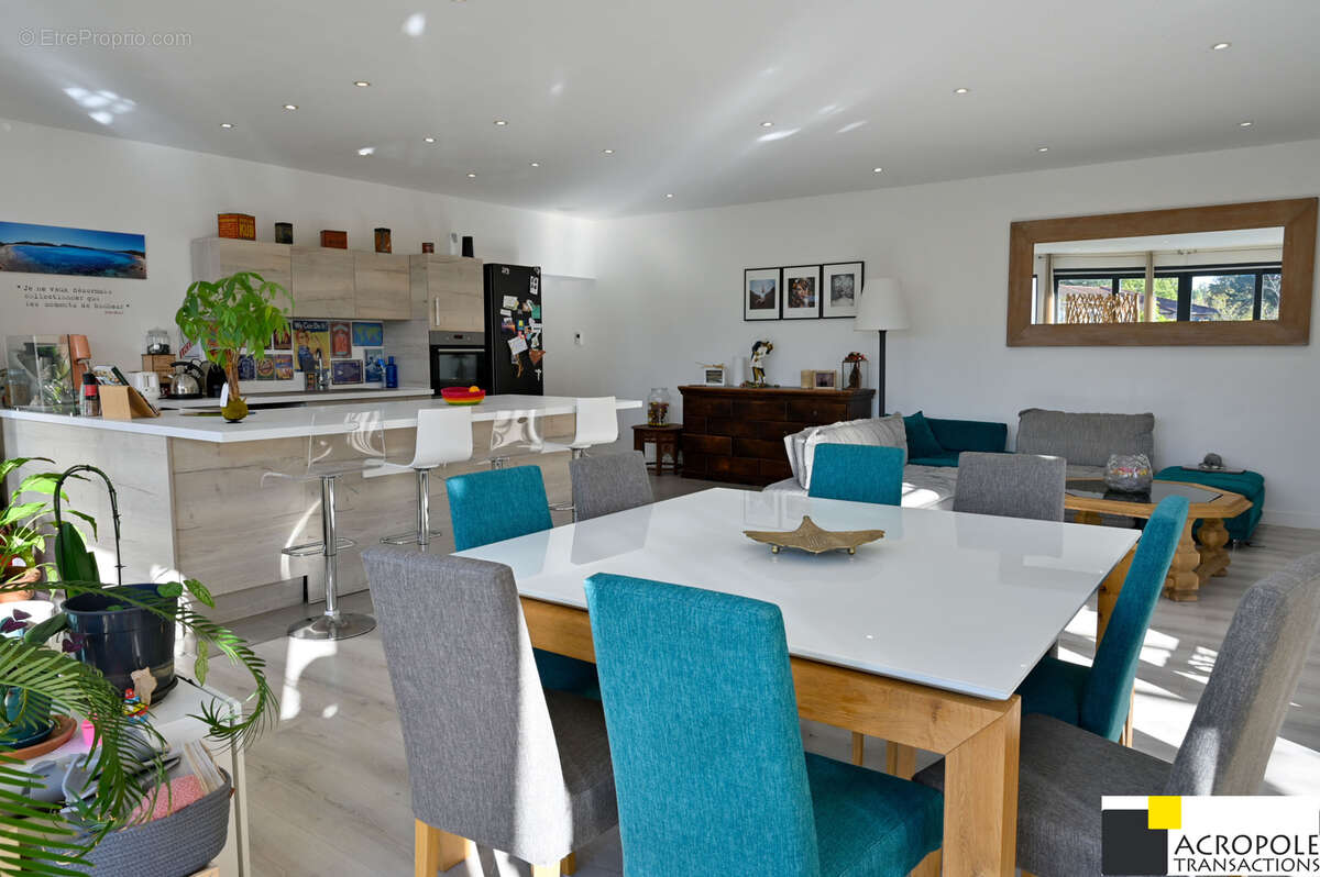 Maison à SAINT-GENIS-LES-OLLIERES