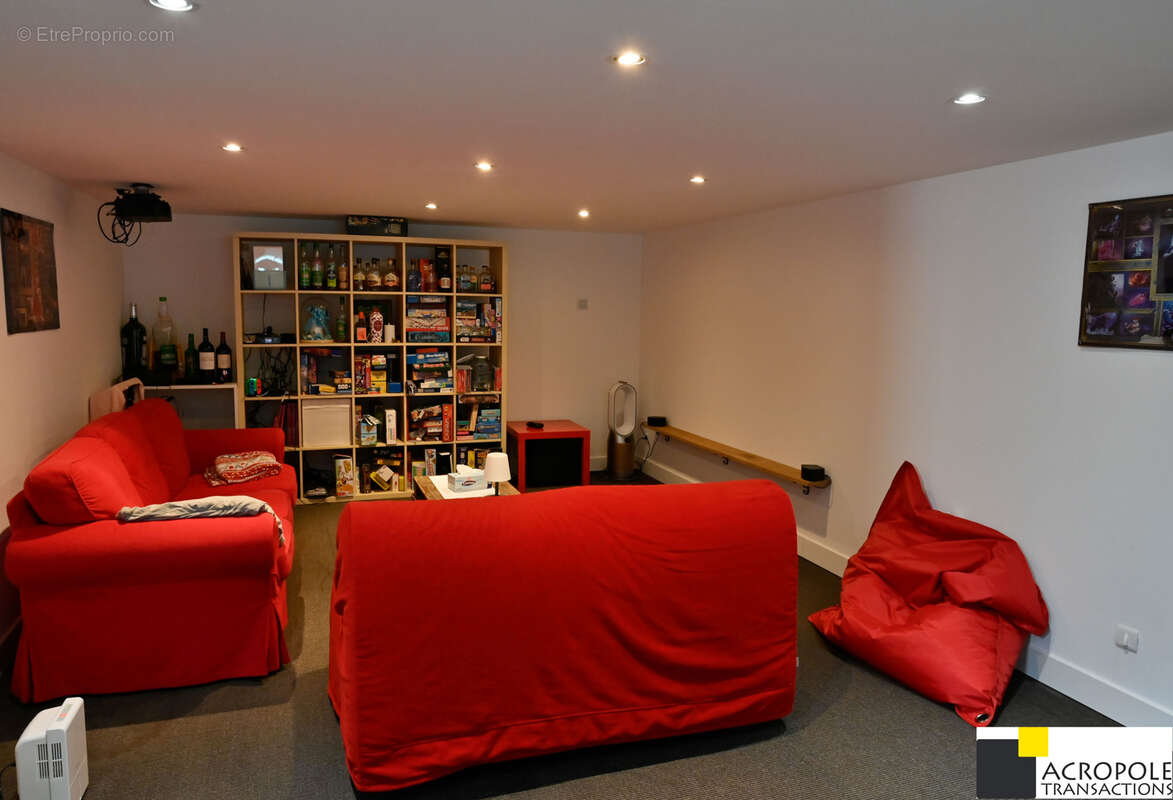 Maison à SAINT-GENIS-LES-OLLIERES