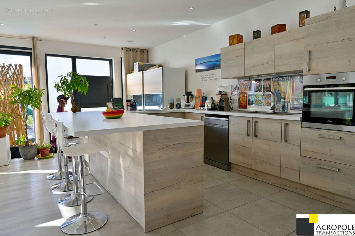 Maison à SAINT-GENIS-LES-OLLIERES